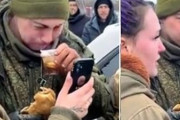 【動画】ウクライナ住民からパンと紅茶を差し出され涙を流すロシア兵士の姿が話題に・・・