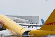 DHL貨物機が緊急着陸、滑走路を外れて真っ二つに…機体はボーイング757型機！