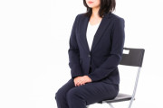 【画像】新卒女性さん「私服でお越しください」と書かれた面接会場にスーツで参加してしまう