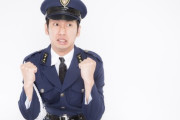 【衝撃】家賃滞納してた住人の部屋に入った警官達、『とんでもないもの』を発見してしまう・・・・