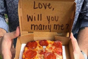 外国人「残念すぎて面白いプロポーズの光景を集めてみたｗｗｗｗ」