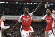 復帰のサカがいきなり決勝点!! アーセナル、フルハムから逃げ切って勝利もガブリエル&ティンバーが負傷交代