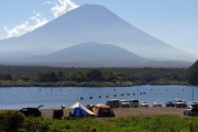 富士五湖の辺りにキャンプしにいったらめちゃくちゃ混雑してたんだがこいつら何考えてんだ？