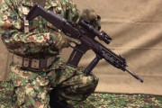 陸上自衛隊が20式5.5mm小銃と9mm拳銃SFP9を公開、31年ぶりに更新…引き金の近くには「ア・タ・レ」の文字が刻印！