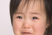 ３歳の娘が物を大事にしないからと「じゃ捨てるね」と叱る旦那。娘はギャン泣き。旦那は全部捨てていいと言うが、娘はまだ理解できないと思うんだけど