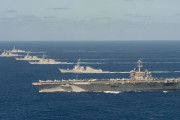 米海軍のセオドア・ルーズベルト空母打撃群が太平洋で行った艦隊航行訓練を公開！