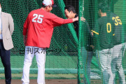 カープ新井監督＆藤井ヘッドに阪神大山らが挨拶！行列ができる人気ぶり