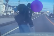 【あわや冤罪】“当たり屋”か　歩行者が突然…車に“ぶつかる”