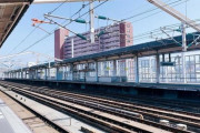 駅のホームを通過する特急列車って怖すぎん？