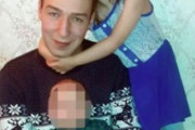 【ロシア】死因はピクルスか…亡くなった両親のそばで3日過ごした5歳と1歳児「パパの身体は真っ黒に変わった」