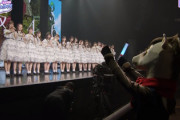 【日向坂46】ライブを最前で見てる馬の正体wwwww