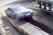 【動画】洗車場で車を誘導していた男性が亡くなった事故。