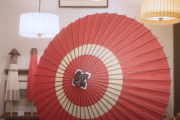 海外「まさか紙で傘を作るなんて！」日本の和傘職人による和傘作りを見た海外の反応