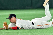【阪神戦】坂本勇人が超美守。執念プレーも表情を変えなかった。