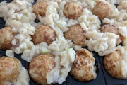 【画像】ヒキニートわい、たこ焼き器を買ったので、たこやきを作る🐙