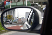 【疑問】なぜ車のサイドミラーはわざわざ死角ができるように作られているのか？