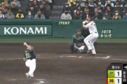 ヤクルトのリリーフ、８回無死２塁・９回１アウト２塁を無失点で抑え延長へ！！！