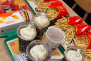 【画像】マクドナルドさん、ヤバすぎるwこれで1700円wwwwwwwwwwwww