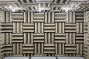 【動画】「この″世界で最も静かな部屋″に1時間いれたら500万ドル(8億円)」→入ると平衡感覚を失い幻覚を見る人続出で未だに成功者ゼロ