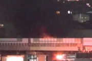 キャンピングトレーラ専門店で火事が発生！従業員「ストーブが爆発した」
