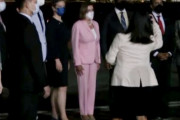 海外「中国が報復を警告する中、ペロシ米下院議長が台湾に到着」