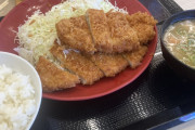 ダブルカツ定食を注文。