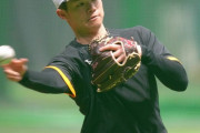 阪神中野「遊撃の時は送球の事で頭がいっぱいで捕球ミス多かった。二塁だと捕ることに専念できる」岡田監督に感謝
