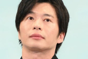 永野芽郁と不倫疑惑の田中圭、“ポーカー放浪”から帰国で「騒動前よりぽっちゃり」金髪から染め直して向かった場所