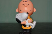 【悲報】スヌーピーの隣にいるハゲた少年の名前、誰も知らない