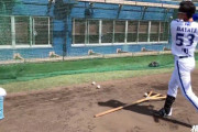 DeNA中川颯、打撃練習で柵越えを放つ！　三浦監督「いい振りをしている、楽しみ」　