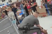 【動画】米国、逮捕された万引き犯の言い分がコレ！「ウォルマート・イズ・レェイシィィィ〜〜スト」