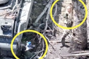 【動画】放棄された戦闘車を隠れ家にしたロシア兵、ドローン特攻を連続で受けてしまう。