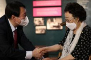 【速報】韓国大統領候補、慰安婦に「日本から謝罪引き出す」と約束