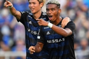 横浜FM、オナイウ阿道強烈ヘッド弾など福岡に2-0快勝！前田大然＆マルコス不在もリーグ戦6連勝　J1第22節夕（関連まとめ）