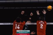 【GIF】パリ五輪バレーアルゼンチン選手「今スパイクボール触ったよね？アウトじゃないよね？おい審判！！！」→