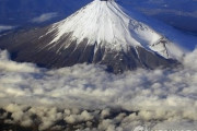 韓国人「富士山が今年噴火する可能性‥（ﾌﾞﾙﾌﾞﾙ」その理由がこちらです　韓国の反応