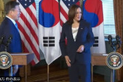 【韓国報道】文大統領と握手するやいなやズボンに手を拭いたハリス米副大統領…米メディア「無礼」　