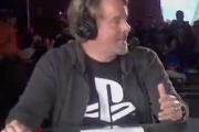 【画像】HALO現役ディレクターがPSのTシャツを着て発表会に登壇wwwww