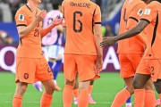 オランダ母国ファン、日本とドローで不満爆発！「最悪の結果だ」「相手を舐めてプレーするな」「恥ずかしい守備」