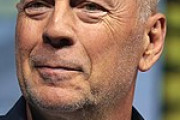 ブルース・ウィリスさんが俳優業を引退　失語症と診断