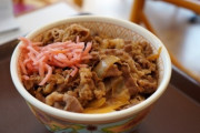 【外食】子供連れが牛丼屋でごはん食べてるのを見ると悲しくなるのオレだけか？