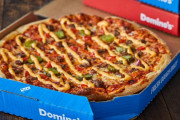 【悲報】ドミノピザが最低注文金額を撤廃、バイトがホットドック1個を持ってパシらされる事になる
