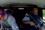 「撃ってくるぞ」襲撃された現金輸送車、緊迫の映像が車載カメラに…南アフリカ！
