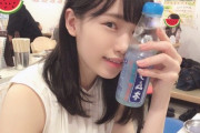 かわいい女の子がラムネ飲んでる