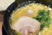 ラーメン屋で白飯頼む奴って、なにをおかずに白飯食うの？