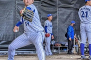 DeNA山﨑康晃投手、ブルペンでナックルを投げてる