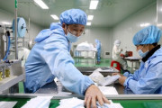 【中国】急ピッチで医療用マスクの生産をしている医療品メーカー、「素手」だと話題に