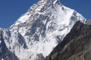 ネパール人登山家、世界初となるK２冬季登頂を達成