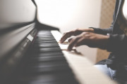 【名古屋】中学校ピアノカバーを盗んだピアノカバーフェチを逮捕。自宅からは7枚のピアノカバーを押収