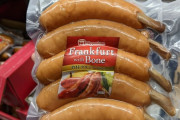 外国人「日本で骨付きソーセージが売られてた！いや何でだよ！？」